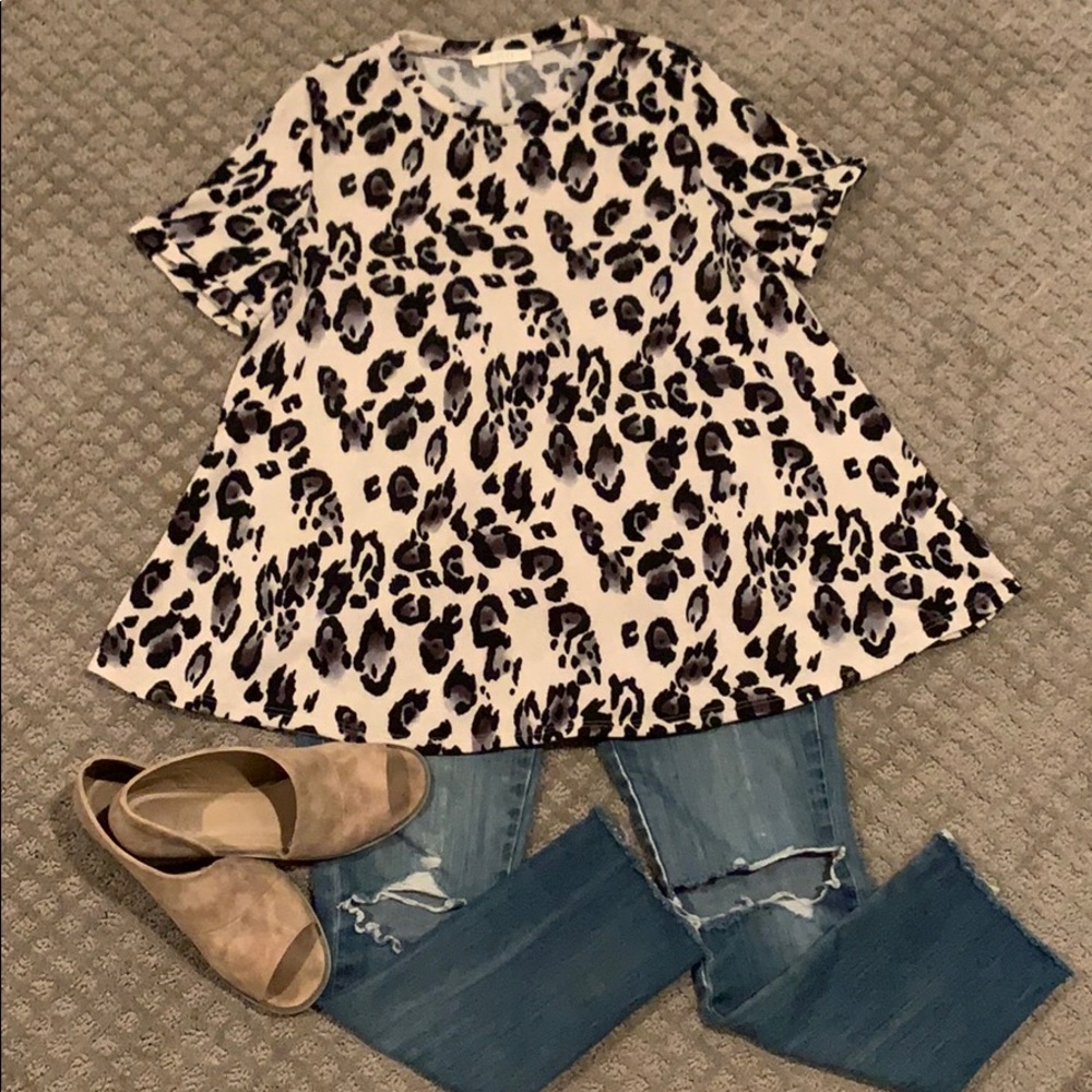 Swingy leopard top